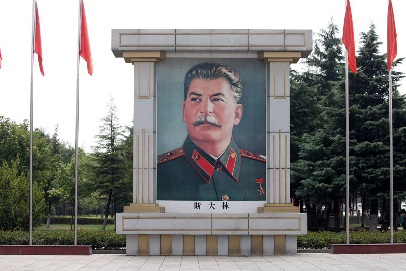 斯大林写文章:一个优秀的政治领袖也是一位卓越的作家 斯大林写文章:一个优秀的政治领袖也是一位卓越的作家