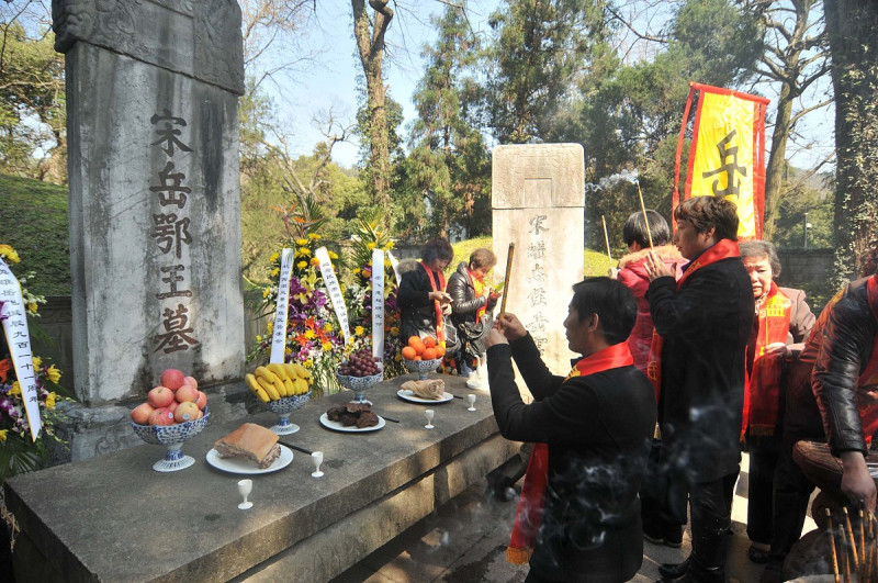 清明节原创文章：传统中国节日的意义和庆祝方法