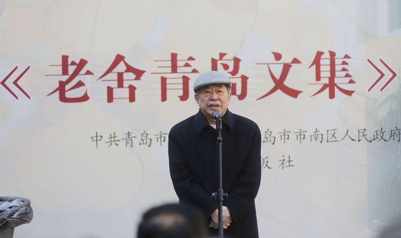 老舍写文章的特点:洗练简洁,生动形象 老舍写文章的特点:洗练简洁,生动形象