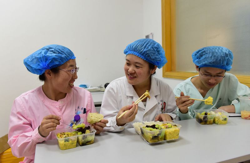 护士为患者买饭:一种极富人情味的医护行为 护士为患者买饭:一种极富人情味的医护行为