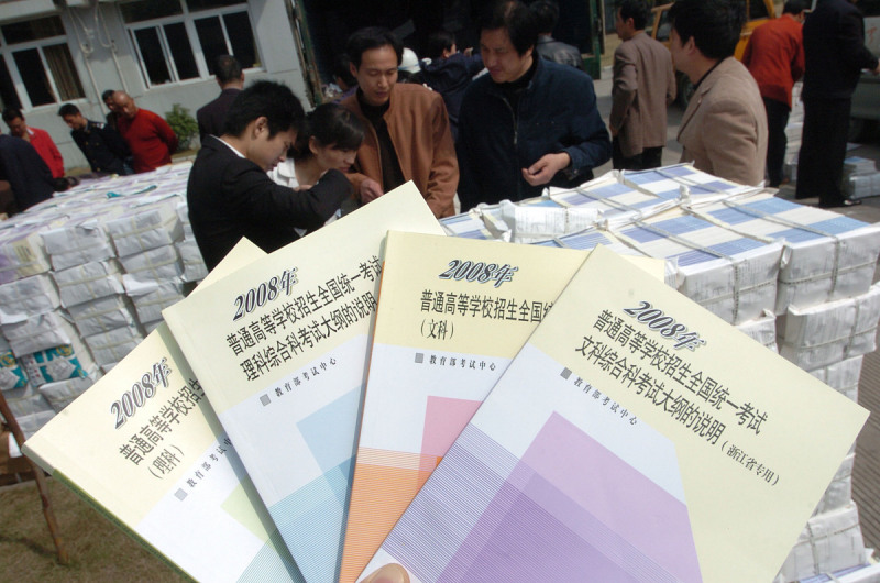 给报社杂志社写文章的英文：如何撰写让读者过目不忘的文章